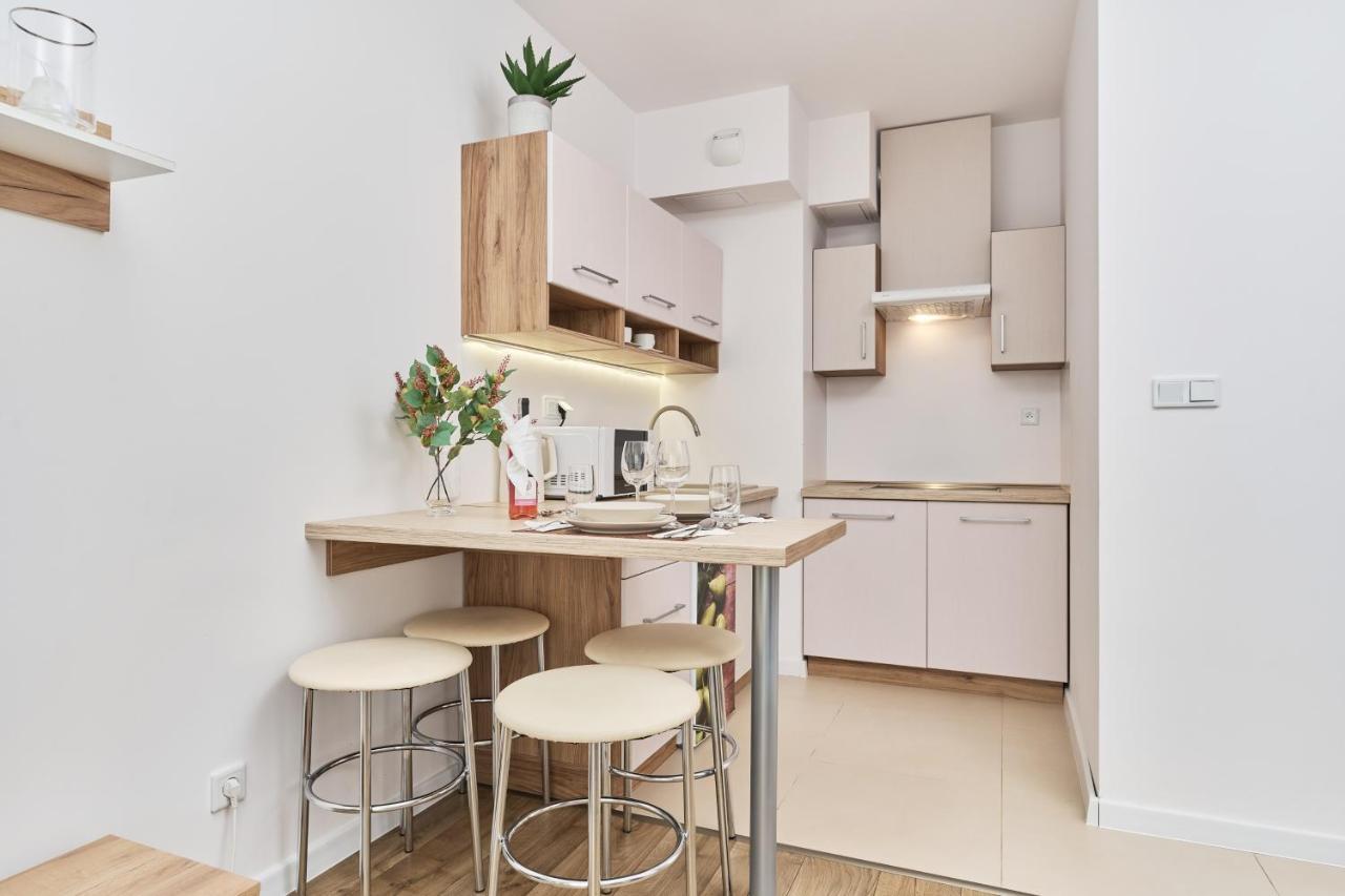 Apartment Krakowska 39 With Ac & Parking & Loggia Wroclaw By Noclegi Renters Ngoại thất bức ảnh