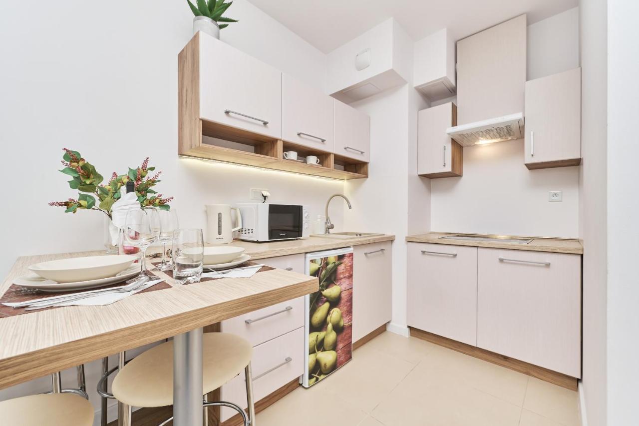 Apartment Krakowska 39 With Ac & Parking & Loggia Wroclaw By Noclegi Renters Ngoại thất bức ảnh