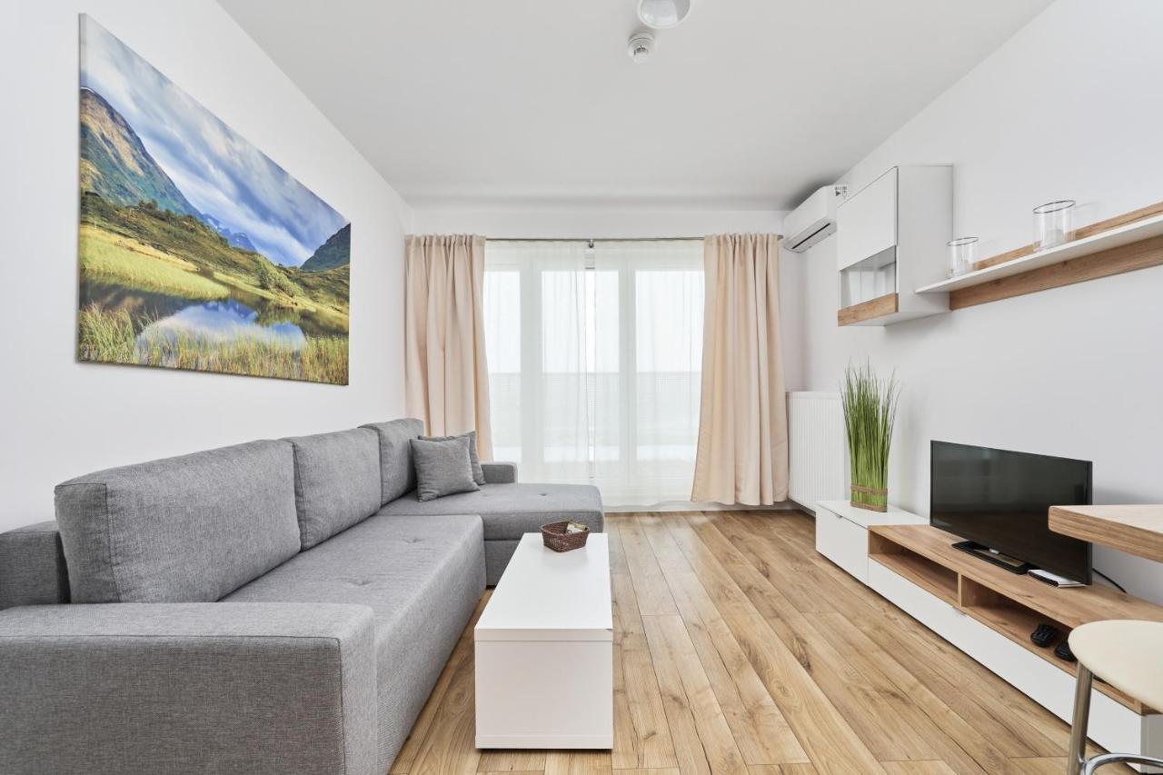 Apartment Krakowska 39 With Ac & Parking & Loggia Wroclaw By Noclegi Renters Ngoại thất bức ảnh